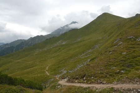 The start of the walk to the Edelhütte