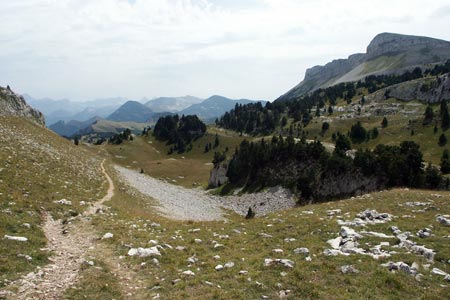 The Montagnette escarpment above Chichilianne