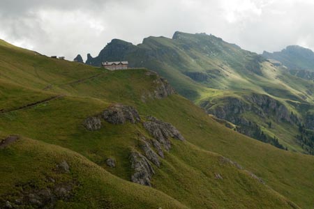 The approach to the Rifugio de Pan