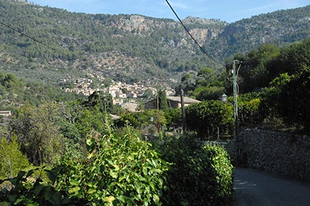 The lane from Biniaraix to Fornalutx