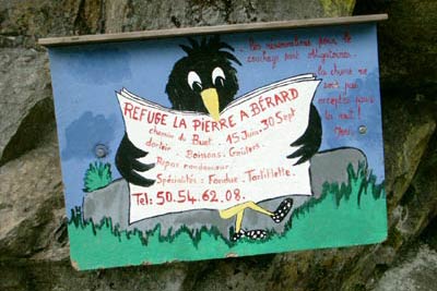 Refuge de la Pierre à Bérard sign