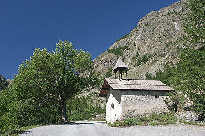 Chapel between Valllouise and Entre des Aygues