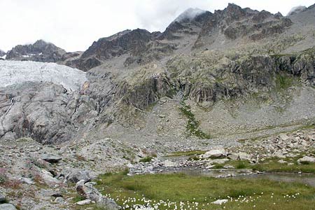Refuge du Glacier Blanc to glacier's right