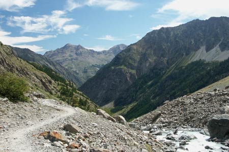 View to Ailefroide from Refuge du S&eacute;l&eacute; path