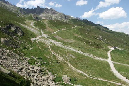 The upper path leads from la Flégère to Lac Blanc
