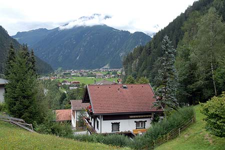 Descending through the village of Hochsteg