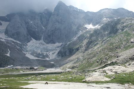 Marmottes fight near Refuge des Oulettes de Gaube