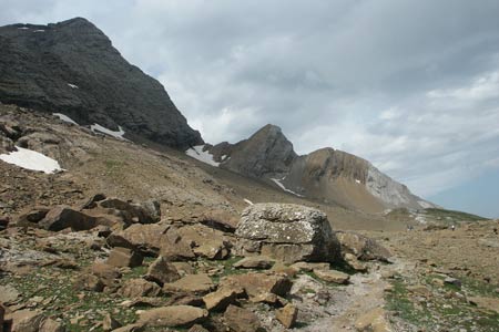 Looking back along the path to the Port du Boucharo