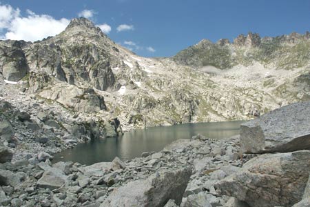 Lac du Pourtet occupies a rocky amphitheatre
