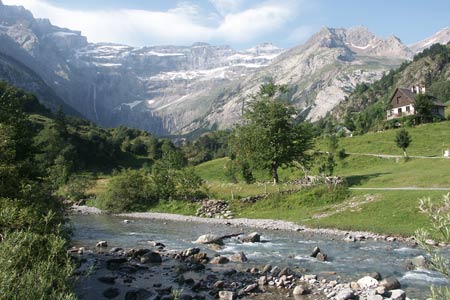 Cirque de Gavarnie seen from path from the village