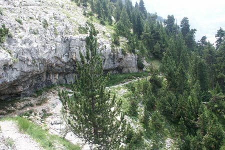 The path from Cabane de Pailla to Cirque de Gavarnie