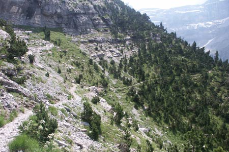 Superb path descending into the Cirque de Gavarnie