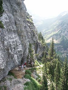 Path from Cabane de Pailla to Cirque de Gavarnie