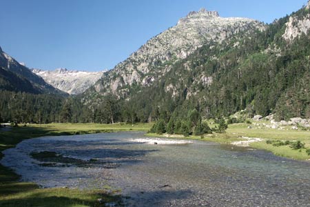 Half way to the Refuge Wallon from Pont d'Espagne