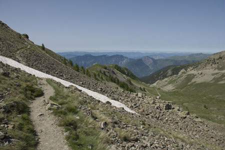 On GR52 above the Cole de Veillos