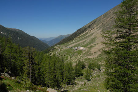 View back to la Madone de Fenestre on path to Lacs de Prals