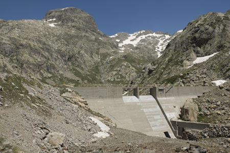 The dam wall of Lac de la Fous