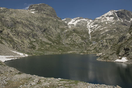 Lac de la Fous and Refuge de Nice on the far shore