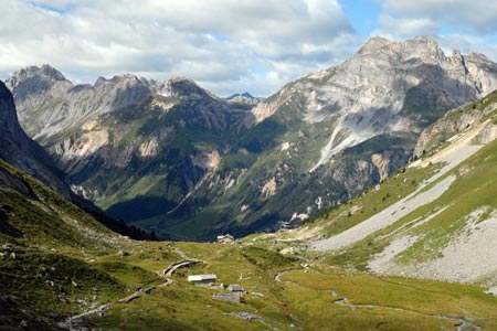 View back to Pont de la Gliere from lac des Vaches