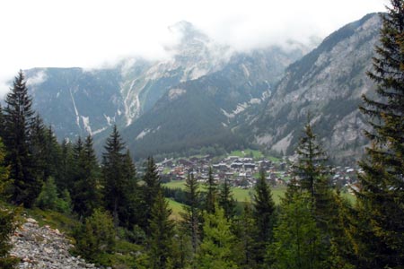 Path to la Croix with view to Pralognan