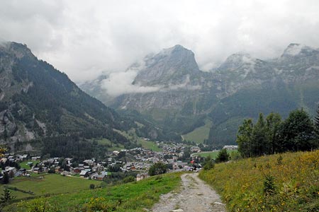 The descent into Pralognan from la Croix