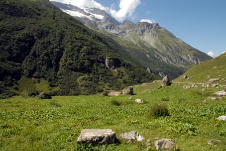 Track down to Laisonnay-d'en-Bas has fine views
