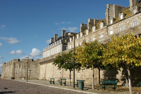 The impressive walls that surround St Malo