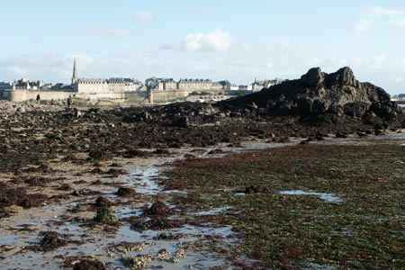 Island of Grand B&eacute; seen from Petit B&eacute;