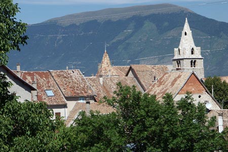 Le Percy (Clelles) compliments the landscape