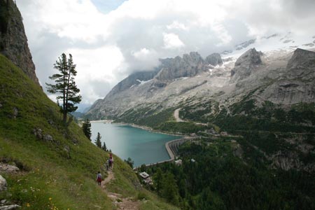 The final section of the descent to Lake Fedaia