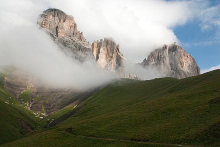 Sassolungo from path 557 after Rifugio Friedrich August