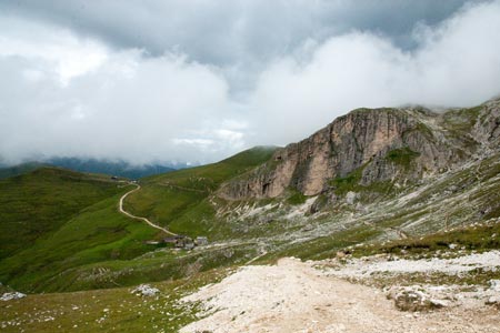 The view ahead to Rifugio Sasso Piatto