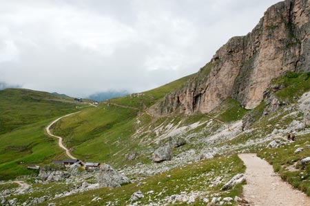 The view ahead to Rifugio Sasso Piatto