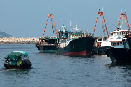 Cheng Chau Island - Sampan and fishing boats