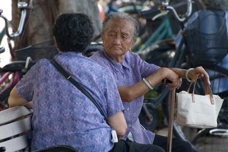 Cheng Chau Island - ladies chatter in the shade