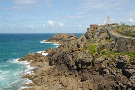 The stone cross at Pointe du Décollé