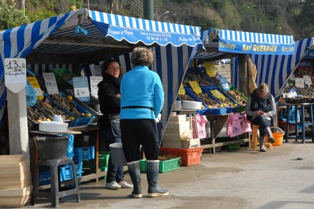 Oyster sellers at Cancale