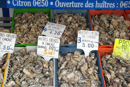 Oysters on sale at Cancale