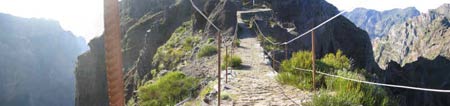 Path between Pico Ruivo & from Pico do Arieiro