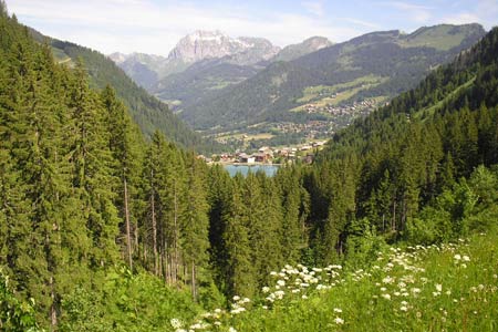Chatel with Lac de Vonnes from Lac de Morgins
