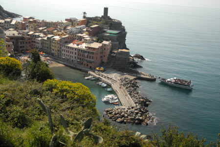 The final approach into Vernazza