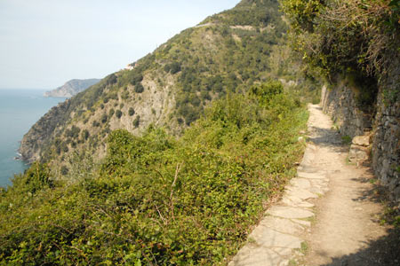 The coastal path approaching Corniglia