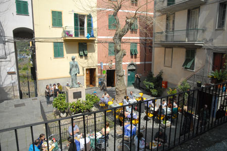 An attractive square in Corniglia