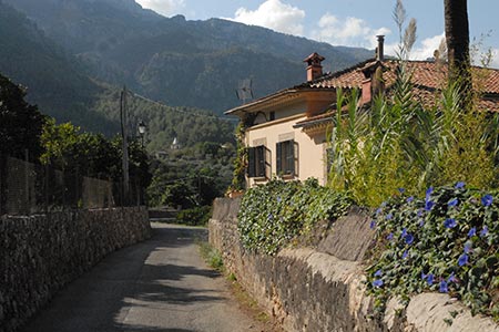 The lane to Fornalutx